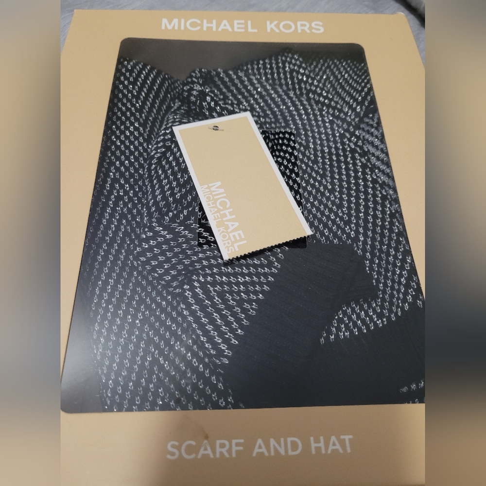 Hat and scarf set